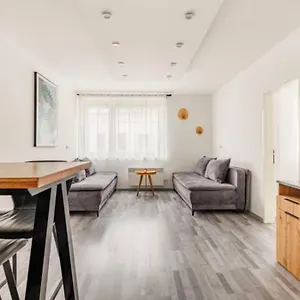 Cozy Renovated Close To Schoenbrunn Palace Appartamento